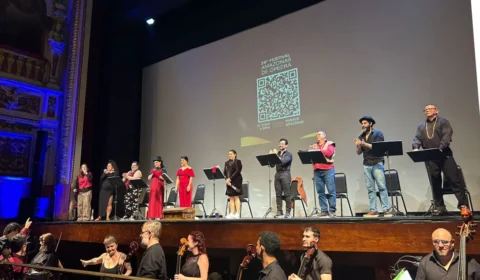 Espetáculo “Oca Alla Rossini” encanta com participação de menina autista