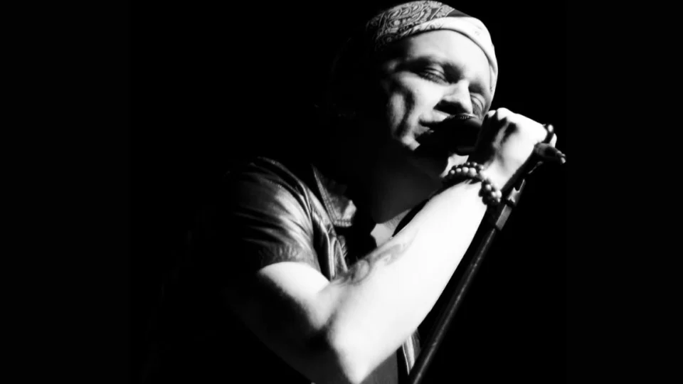 Luso Neto apresenta show em homenagem a Cazuza no Teatro da Instalação