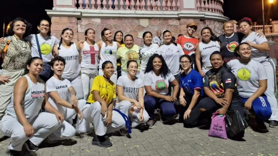 Projeto em Manaus promove vivência ancestral com capoeira, maracatu, samba e arte amazônica