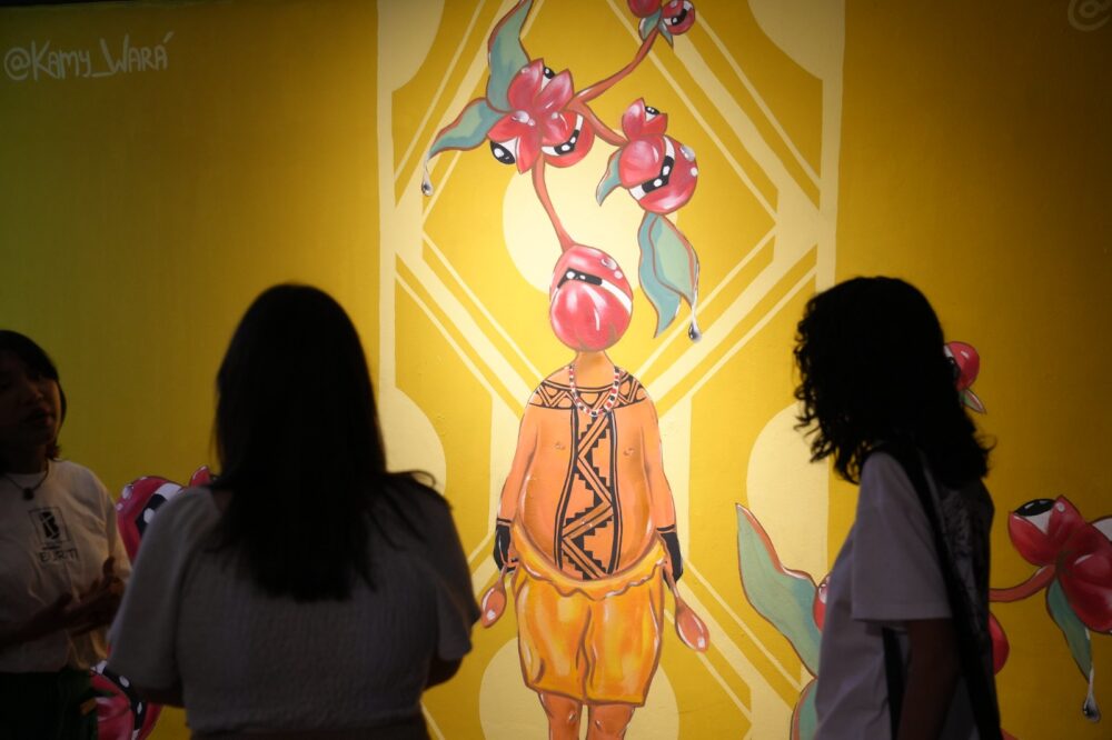 Exposição “Um Mergulho entre Mundos” propõe imersão sensorial na arte amazônica