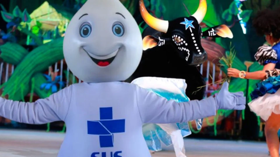 Zé Gotinha entra no ritmo do Boi Caprichoso na Conferência Global sobre Clima e Saúde em Brasília