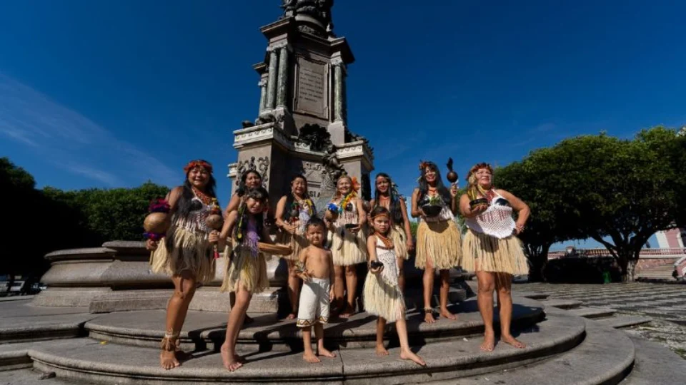 Grupo de dança Kaxiri na Kuia leva a arte do Amazonas para turnê na Europa