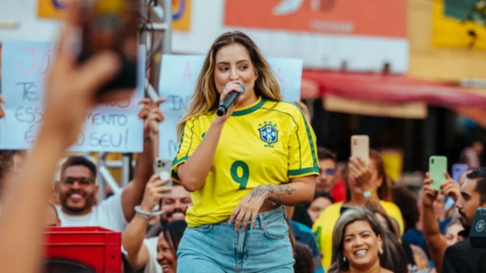 Ju Marques se apresenta neste domingo (03) no Largo de São Sebastião com show gratuito