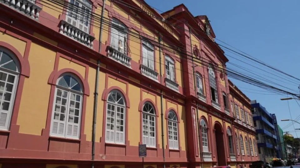 Biblioteca Pública do Amazonas relembra 80 Anos do Incêndio de 1945 com Exposição Histórica