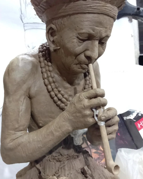 Patrick Colares: o escultor parintinense que transforma o cotidiano amazônico em arte