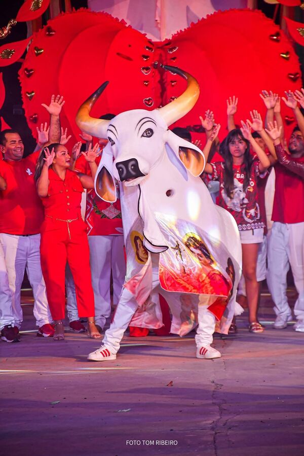 Touros Branco e Preto se apresentam neste sábado (09/08) no Largo de São Sebastião