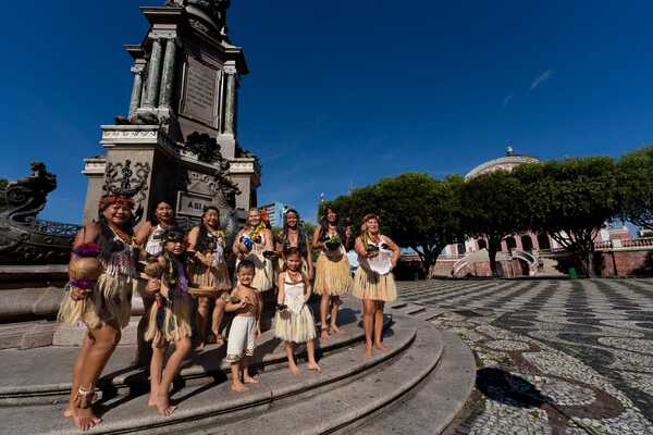 Grupo de dança Kaxiri na Kuia leva a arte do Amazonas para turnê na Europa