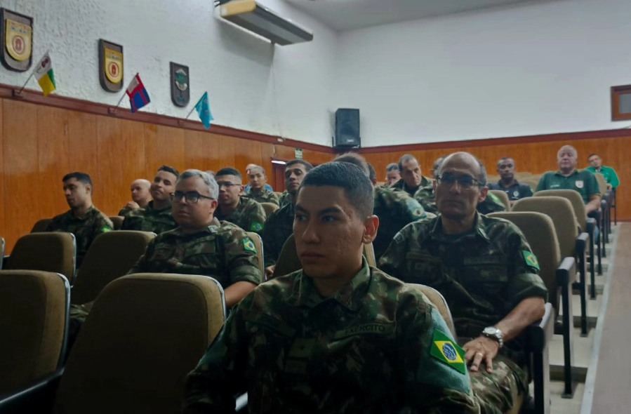 Exército Brasileiro recebe palestra de pesquisadora do INPA sobre educação ambiental em Manaus