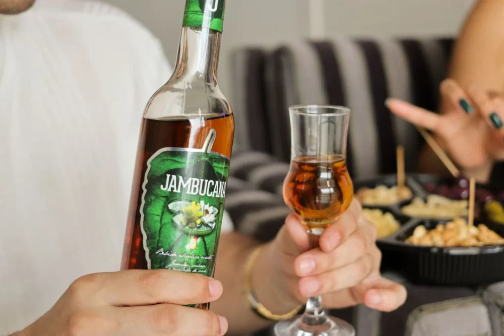 No Dia da Cachaça, bebidas com sabores amazônicos conquistam o público.