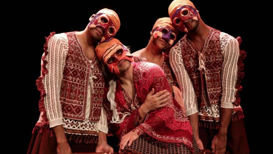 Teatro Amazonas recebe a estreia do espetáculo “Esse Canto Dança”