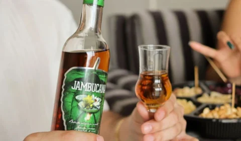 No Dia da Cachaça, bebidas com sabores amazônicos conquistam o público.