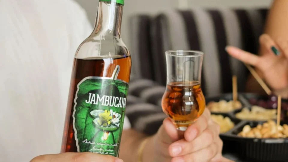 No Dia da Cachaça, bebidas com sabores amazônicos conquistam o público.