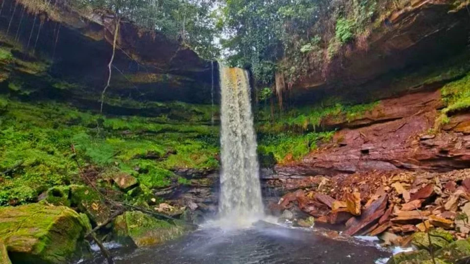 Nova cachoeira é descoberta em Presidente Figueiredo no Amazonas.