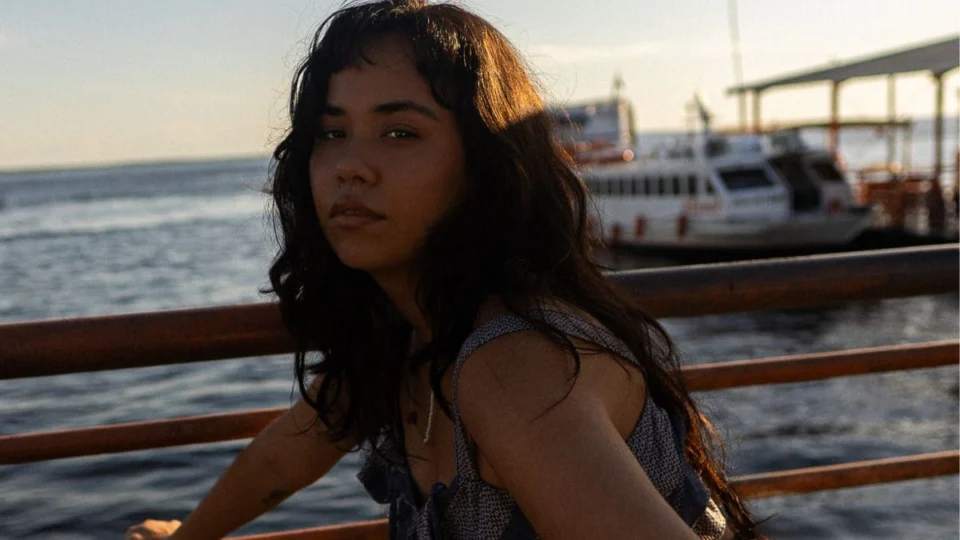 Gabi Farias lança “Flores” e inicia nova fase da carreira entre Manaus e São Paulo