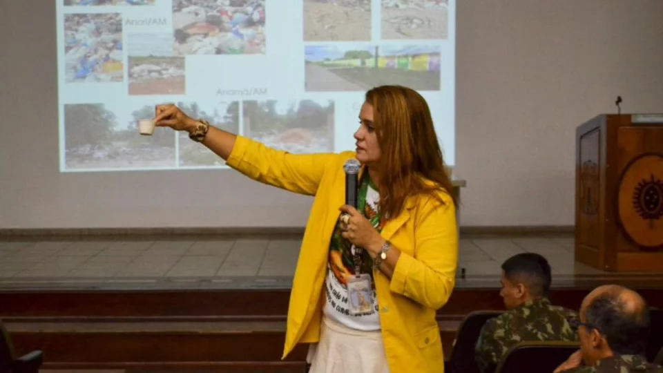 Exército Brasileiro recebe palestra de pesquisadora do INPA sobre educação ambiental em Manaus