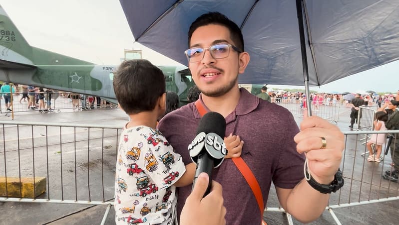 Domingo Aéreo atrai milhares de pessoas à Base Aérea de Manaus mesmo sob forte chuva