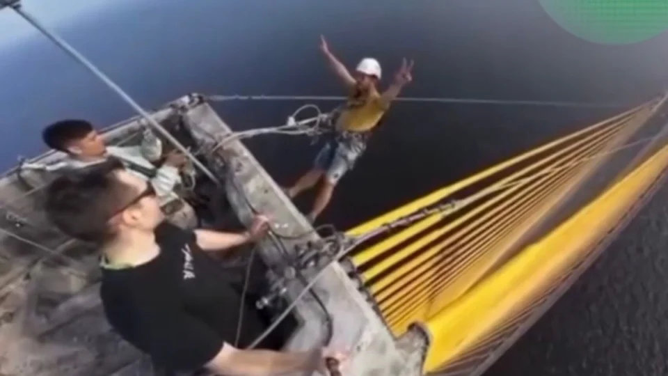 Vídeo de jovens na torre da Ponte Rio Negro causa polêmicas nas redes sociais