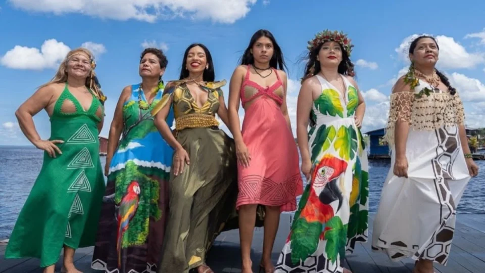 Artistas indígenas do Amazonas levam cultura e moda amazônica ao Museu do Louvre