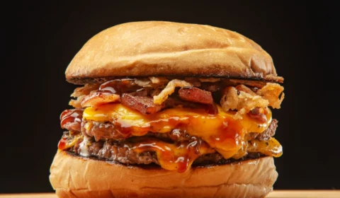 “Burger Solidário” une estudantes e hamburgueria em ação beneficente pelo Lar Batista Janel Doyle