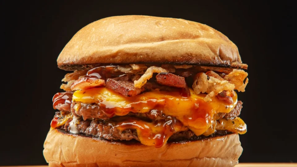 “Burger Solidário” une estudantes e hamburgueria em ação beneficente pelo Lar Batista Janel Doyle