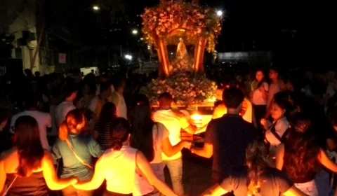 Jovens se reúnem em noite de fé no Terço que antecede o Círio de Nazaré em Manaus