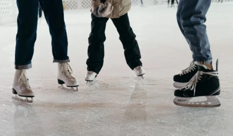 Manaus vai ganhar pista de patinação no gelo na decoração natalina da Ponta Negra