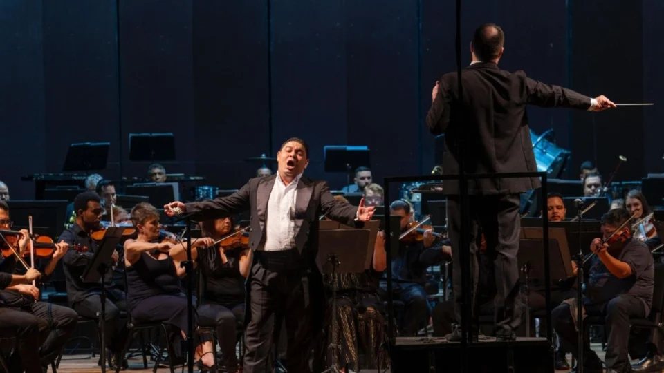 Encontro de Tenores celebra o Dia Mundial da Ópera no palco do Teatro Amazonas
