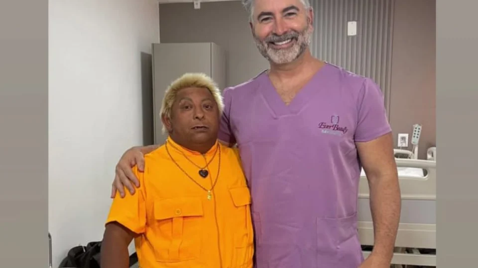 Patixa Teló passa por cirurgia odontológica para colocação de implantes dentários