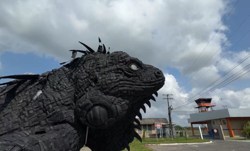 Parintins transforma lixo em arte enquanto debate futuro da água no Amazonas