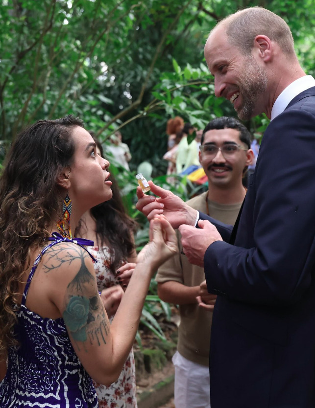 Príncipe William encontra com jovens durante chegada a COP30