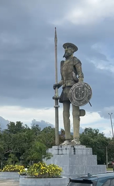 Dom Quixote: a história por trás da escultura que se tornou símbolo da Universidade Nilton Lins