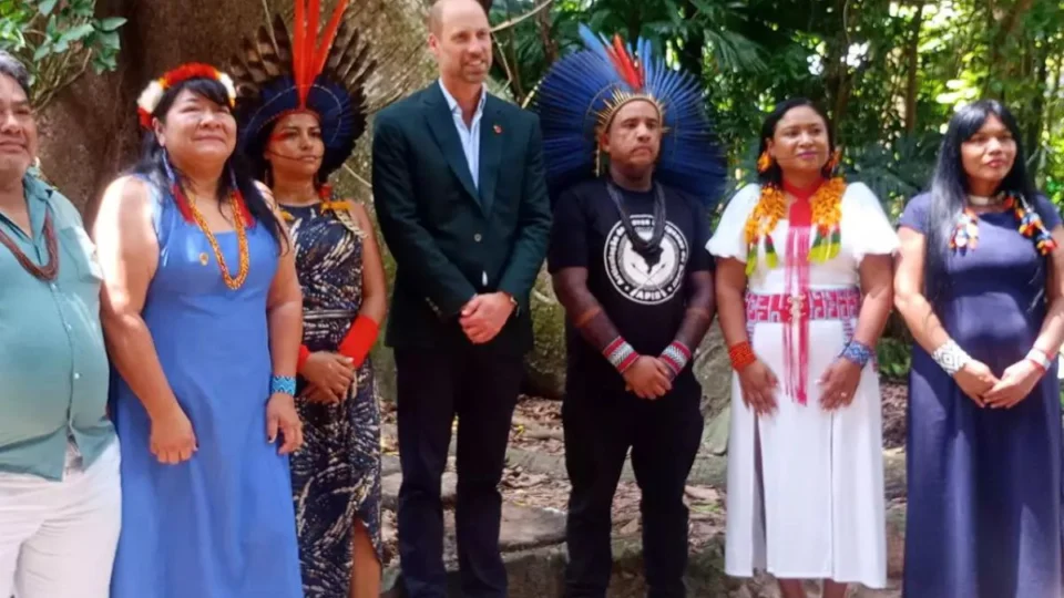 Príncipe William planta árvore em Belém e reforça defesa dos povos indígenas