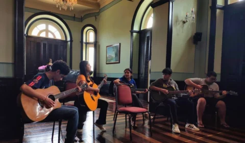 Recital de Violões reúne público com entrada gratuita no Salão Nobre do Palácio Rio Negro