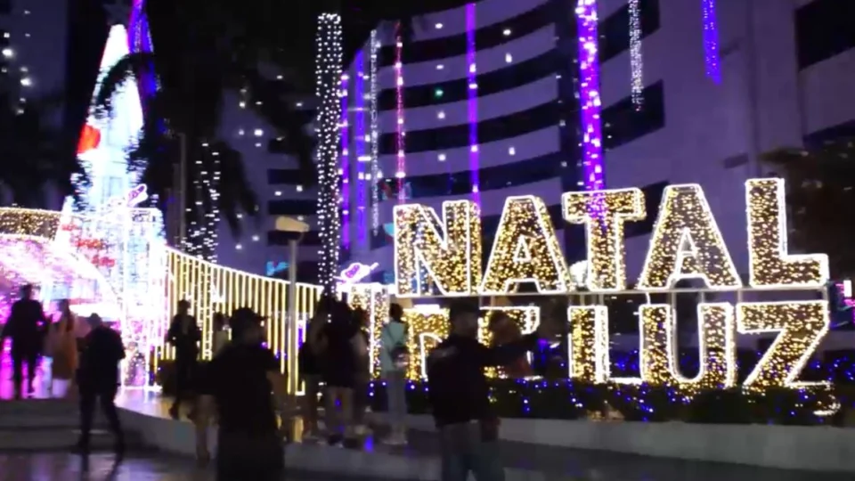 Palácio Rio Madeira vira “Jardim Encantado” e ilumina Porto Velho no Natal de Luz 2025