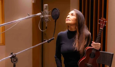 Eliana Printes celebra reencontro com o público em show intimista no Teatro Amazonas