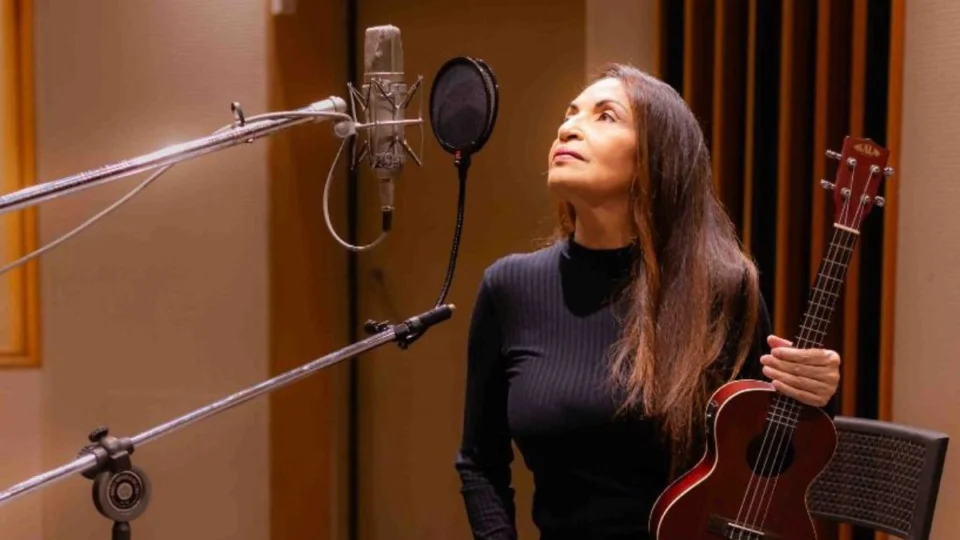 Eliana Printes celebra reencontro com o público em show intimista no Teatro Amazonas