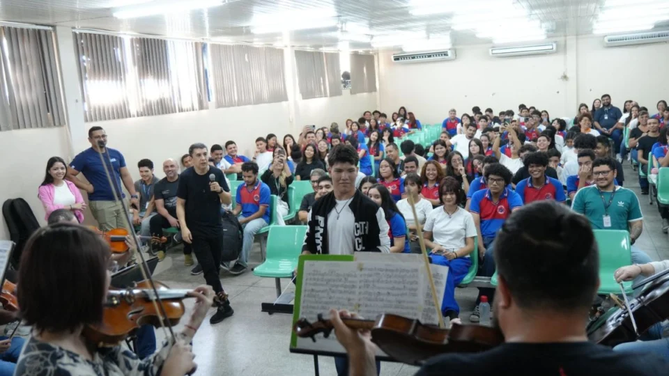 Vivência Cultural leva concerto da Orquestra de Câmara do Amazonas à Escola Estadual Tiradentes