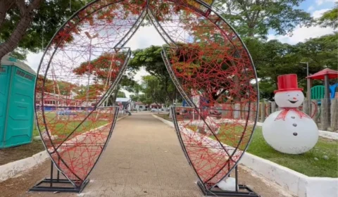 Praça Nossa Senhora Aparecida ganha cenário natalino especial e iluminação renovada