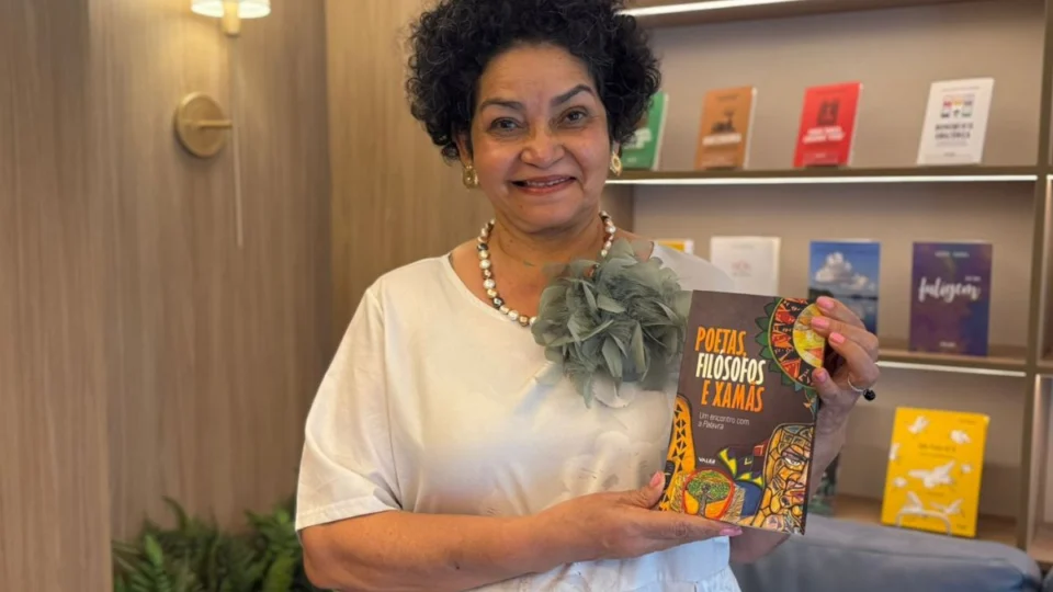 Neiza Teixeira com livro, “Poetas, Filósofos e Xamãs”, reforça voz da Amazônia na COP 30