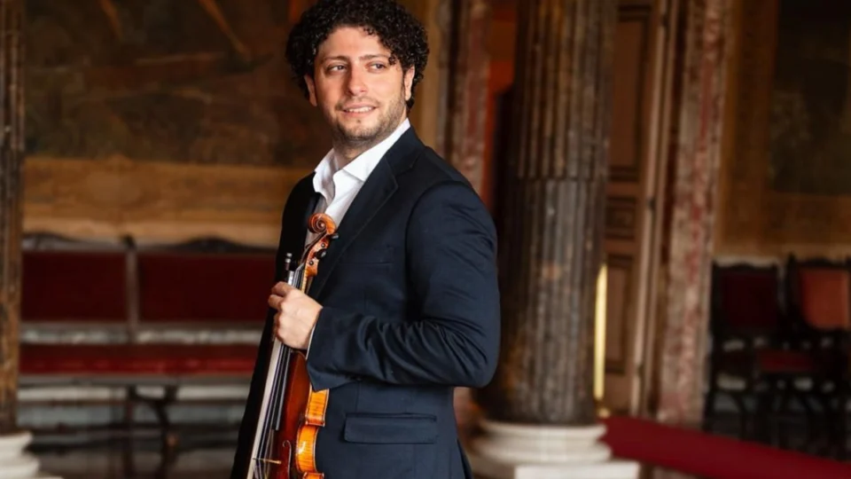 Ariel Sanches brilha no encerramento da temporada 2025 da Amazonas Filarmônica no Teatro Amazonas