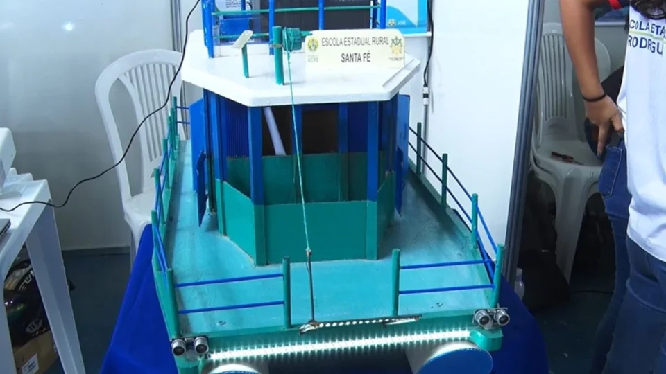 Escola no Acre cria projeto de escola flutuante para reduzir viagens de até 7 horas