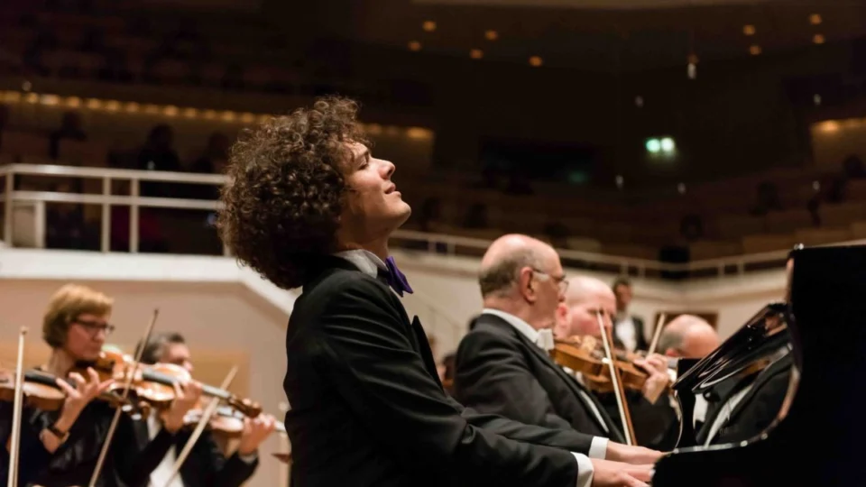 Fabio Martino se apresenta com a Amazonas Filarmônica em concerto que celebra mestres da música