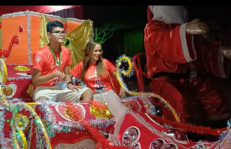 Natal Vermelho e Branco ilumina Parintins com maior árvore natalina do Boi Garantido