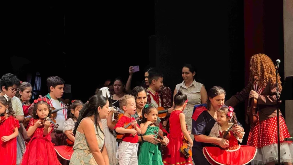 Emoção e talento infantil conduzem concerto “Crianças Unidas do Brasil”