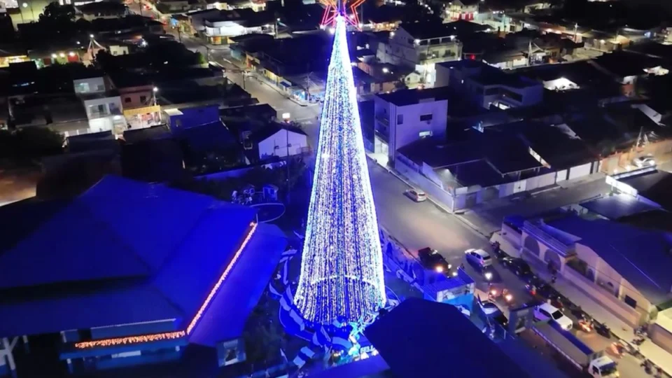 Caprichoso inaugura Complexo Natalino e transforma o Curral Zeca Xibelão em cenário de luz