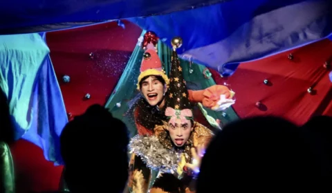 Espetáculo “Vovó Natalina” encanta Manaus com história cheia de magia no Parque Rio Negro