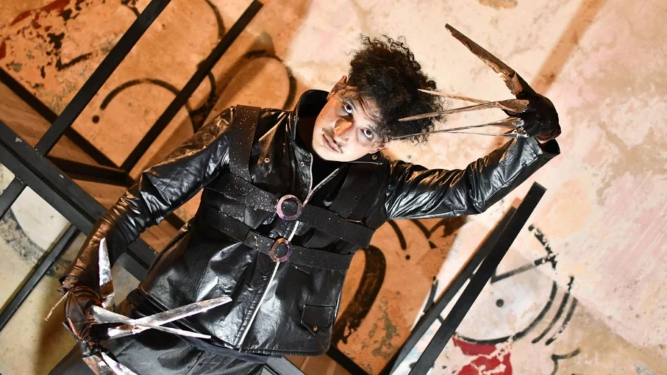 Espetáculo “Edward – Mãos de Tesoura – Especial de Natal” abre inscrições nesta quarta