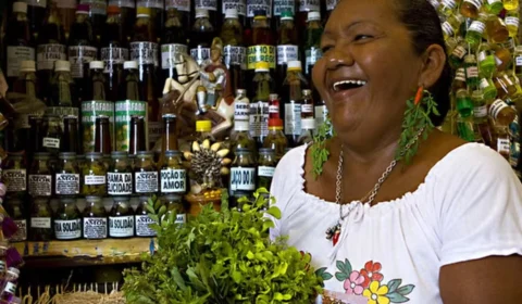 Morre, aos 73 anos, Dona Coló, erveira do Ver-o-Peso e símbolo dos saberes da Amazônia