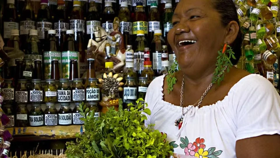 Morre, aos 73 anos, Dona Coló, erveira do Ver-o-Peso e símbolo dos saberes da Amazônia