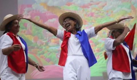 Espetáculo “O Quebra-Nozes: Uma Releitura” celebra o Natal com participação de idosos